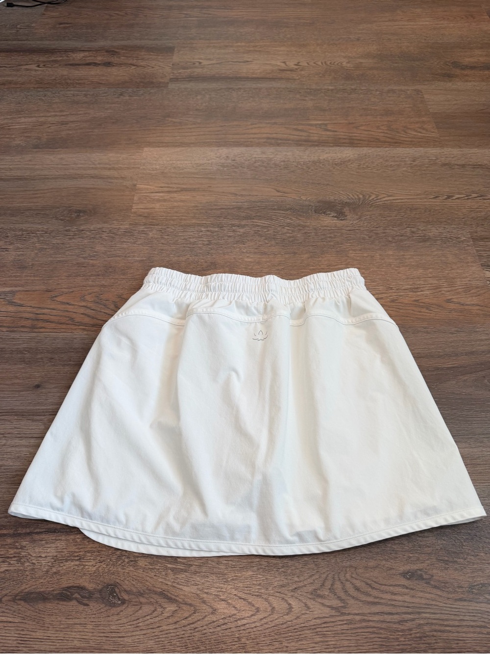 Beyond Yoga White Pleated Tennis Skirt Skort Elastic Drawstring Waist Medium - Picture 3 of 5
